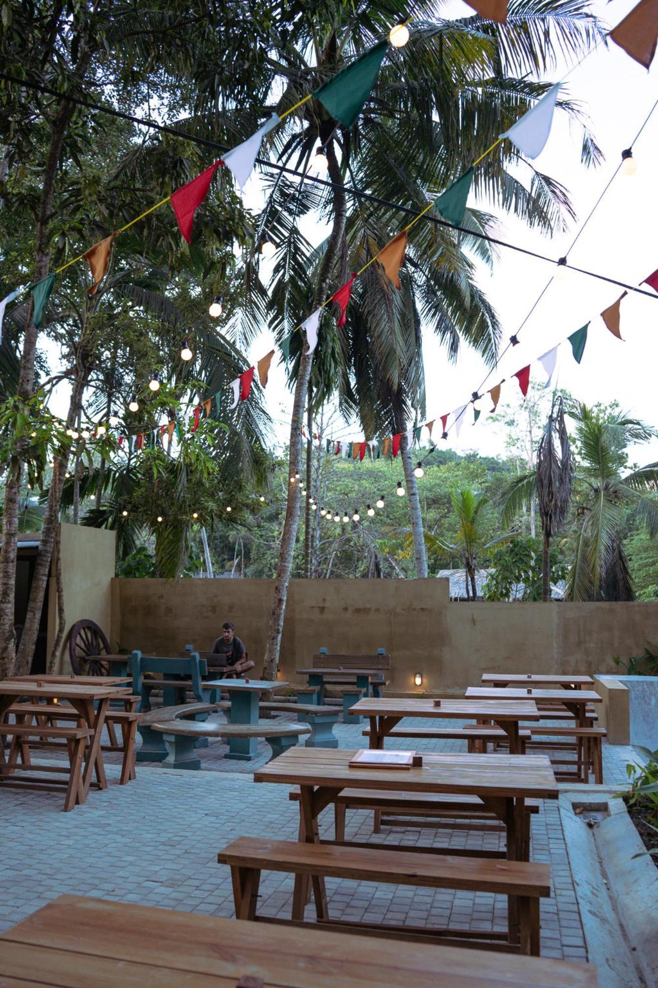 Hostel Locos Hiriketiya Dikwella Exterior foto